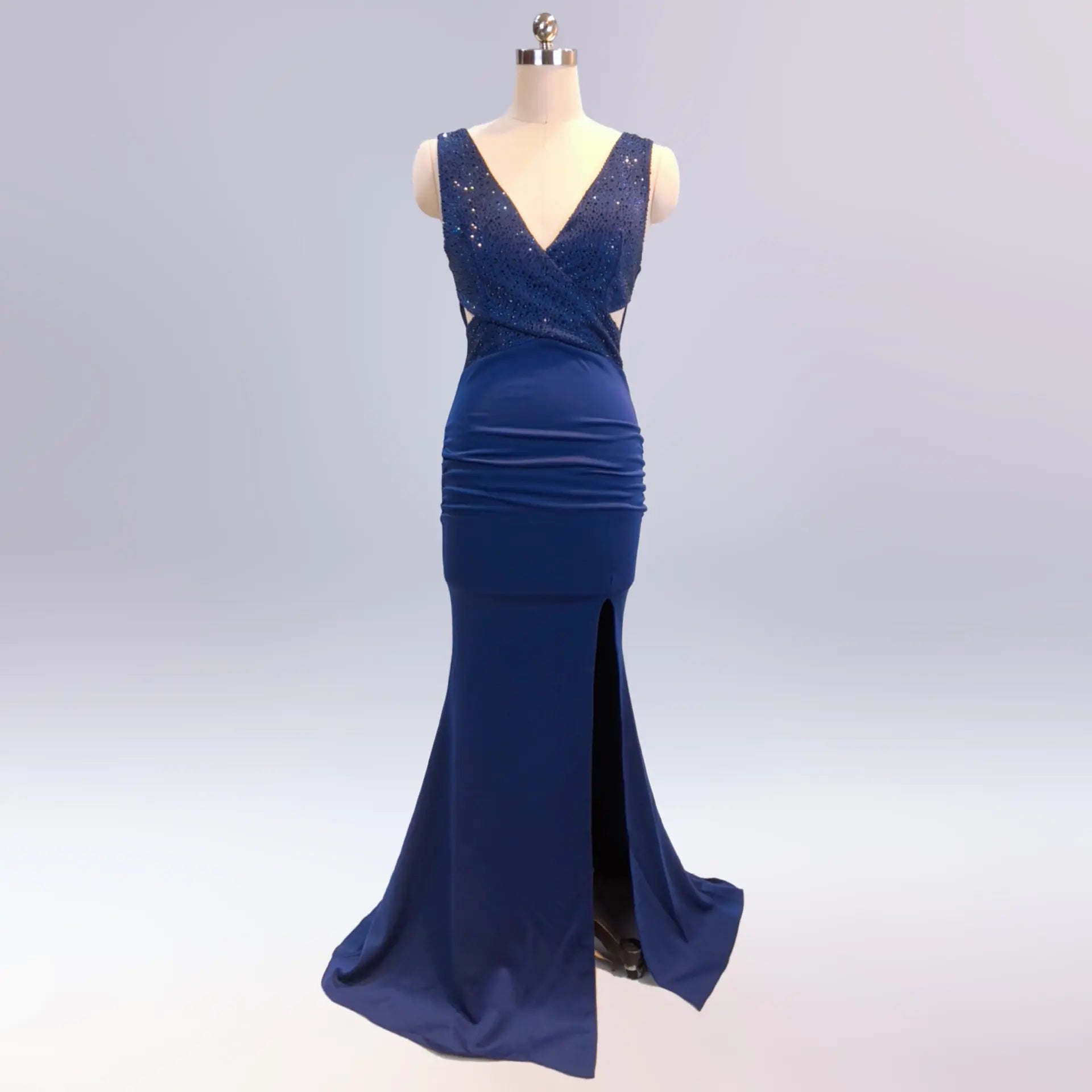 Elegant Long Evening Gown with Mermaid Tail Design