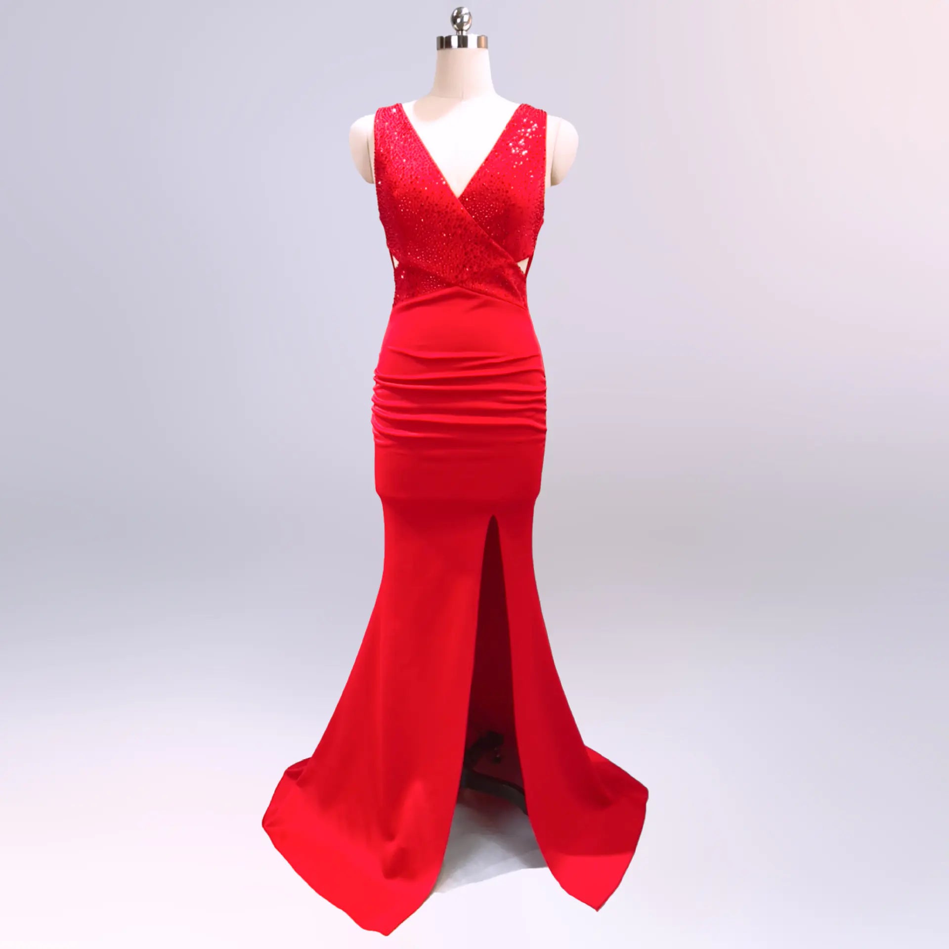 Elegant Long Evening Gown with Mermaid Tail Design