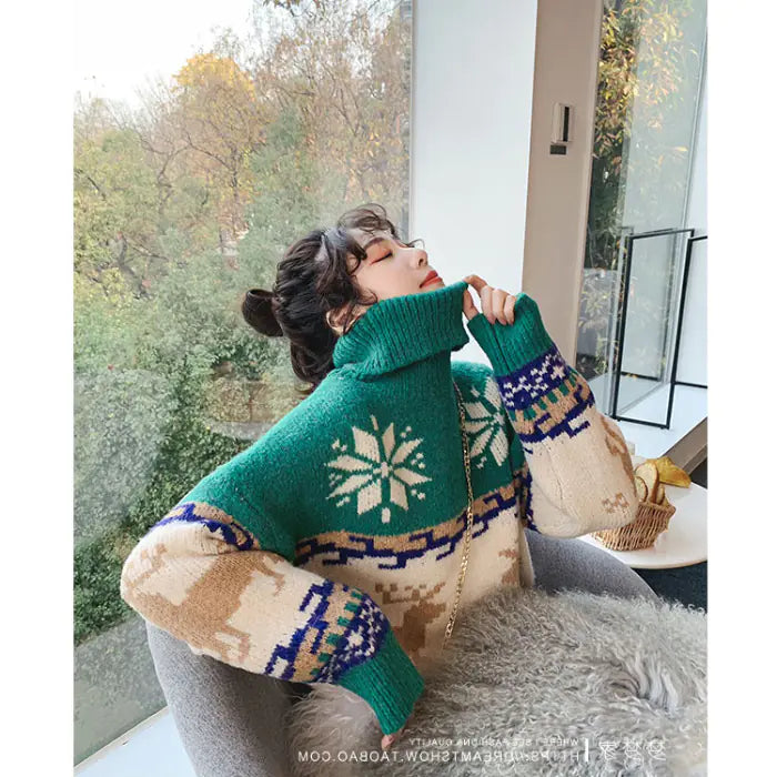 Women's Christmas Turtleneck Sweater - Oversized Style