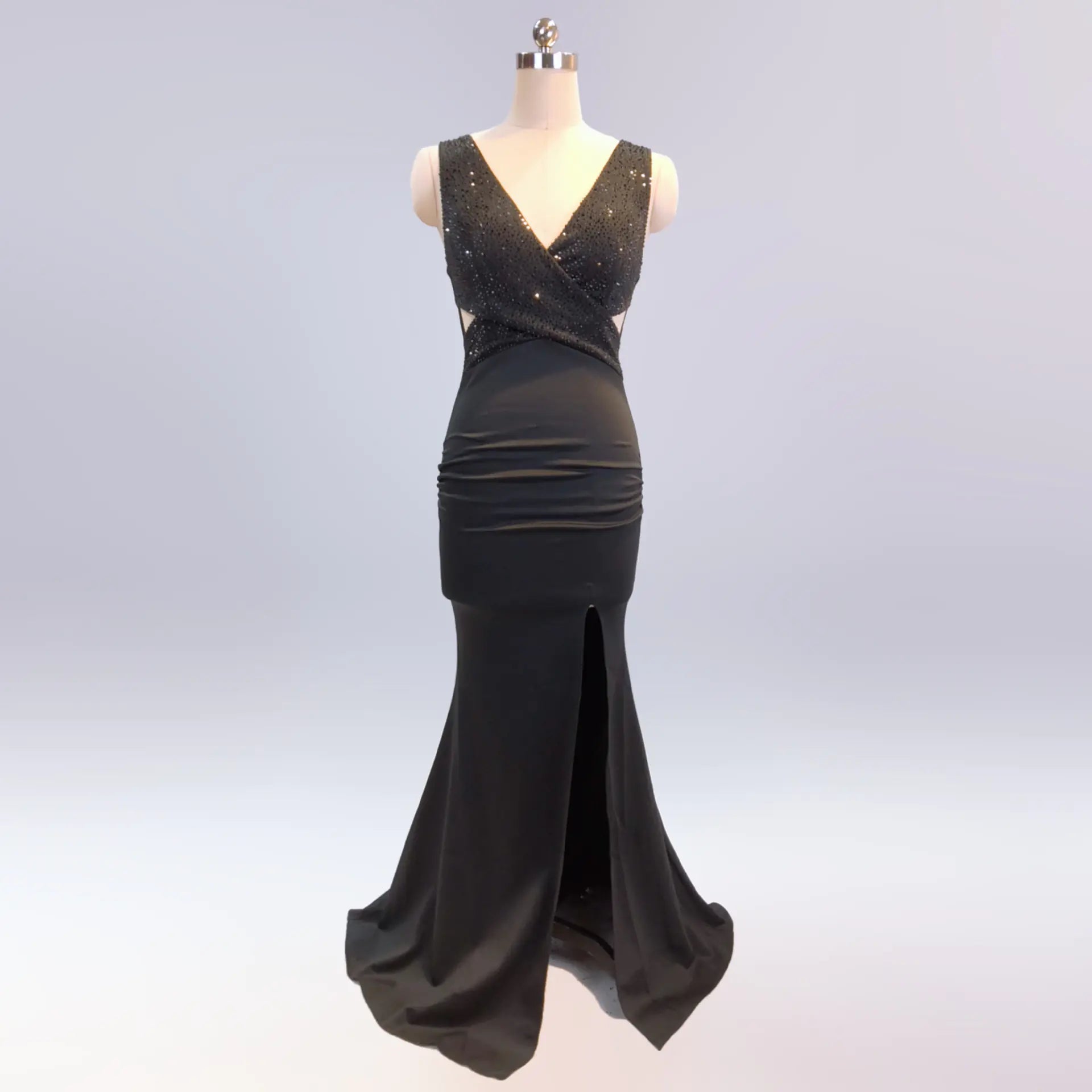 Elegant Long Evening Gown with Mermaid Tail Design