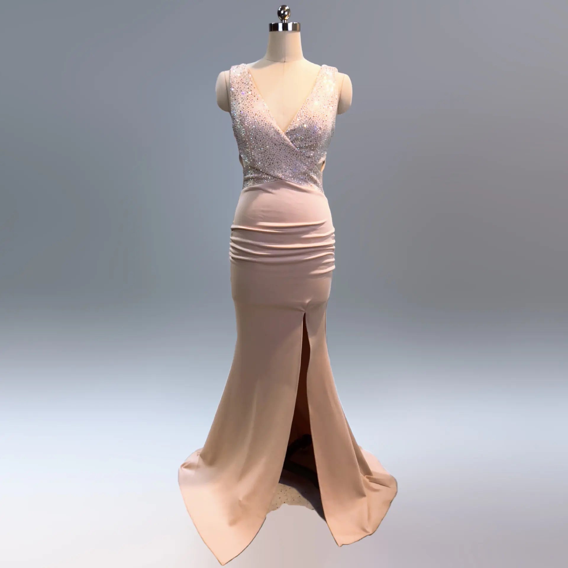 Elegant Long Evening Gown with Mermaid Tail Design