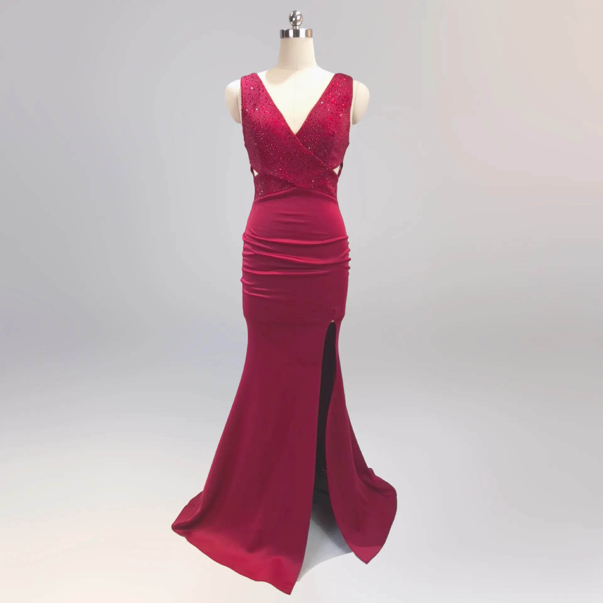 Elegant Long Evening Gown with Mermaid Tail Design